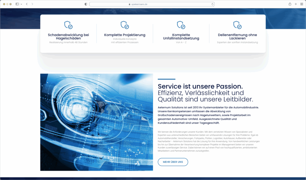 Website-Mockup für Aeternum Solutions mit blauem Auto, Icons und Webdesign Köln; Fokus auf Effizienz und Qualität.